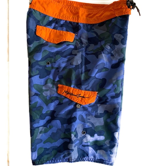 Maui and Sons Blue Camo boy’s board shorts size 16. - Picture 3 of 10